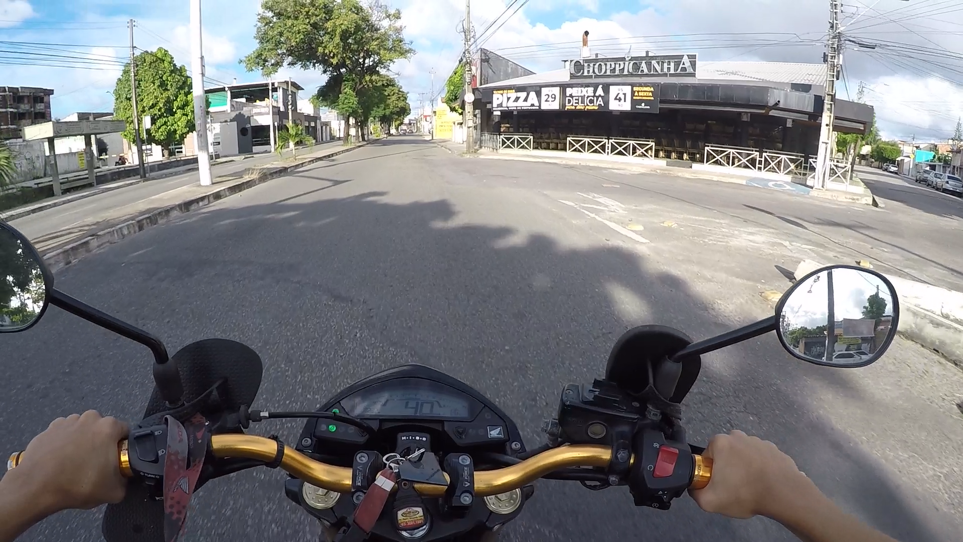 http://videos.introcdc.com/Canal/MotoVlog/Serjona/Como Esta Fortaleza Quarentena/GOPR6394.00_10_57_55.Quadro002.png